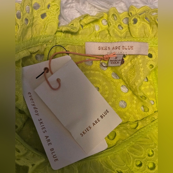 NWT Skie Are Blue Eyelet Lace Top Size S Color Lime Yellow - Picture 9 of 9